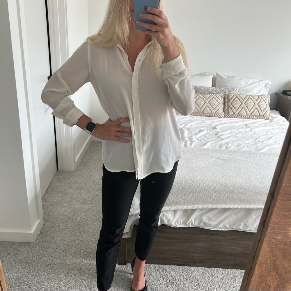 〰️BANANA REPUBLIC〰️WHITE BUTTONUP BLOUSE